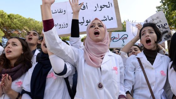 Moroccan medicine students shout slogans during a demonstration against a controversial bill that enforces them to work in public health services during a two-year period after finishing their studies, on October 28, 2015, in the capital Rabat. AFP PHOTO / FADEL SENNA (Photo by FADEL SENNA / AFP)