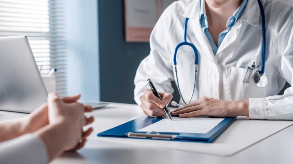 وزير الصحة يعلن توزيع 530 طبيباً مختصاً جديداً على المستشفيات العمومية ابتداءً من غشت